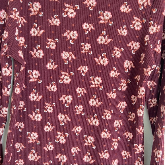 Old Navy Floral Long Sleeve Ribbed Top - Picture 2 of 3